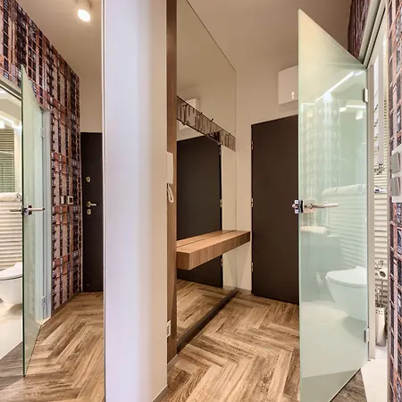 2/3 Old Town Apartment